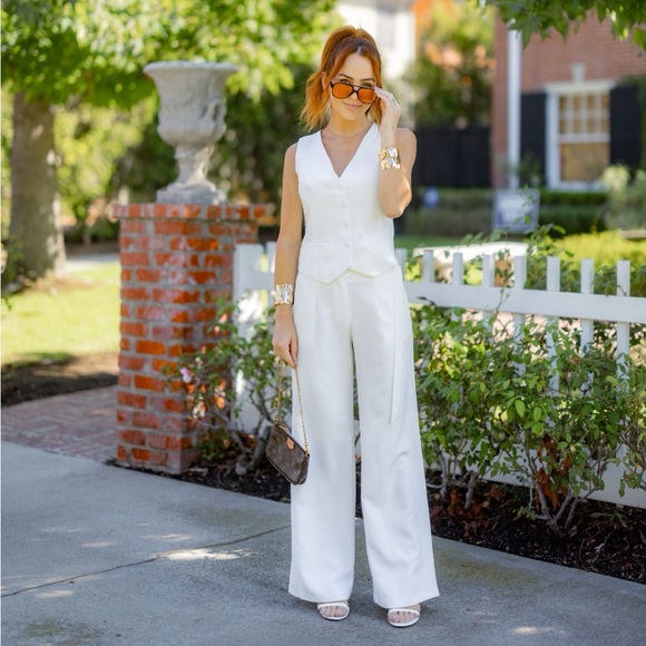 Elegant set for modern woman. - Picture 1 of 4